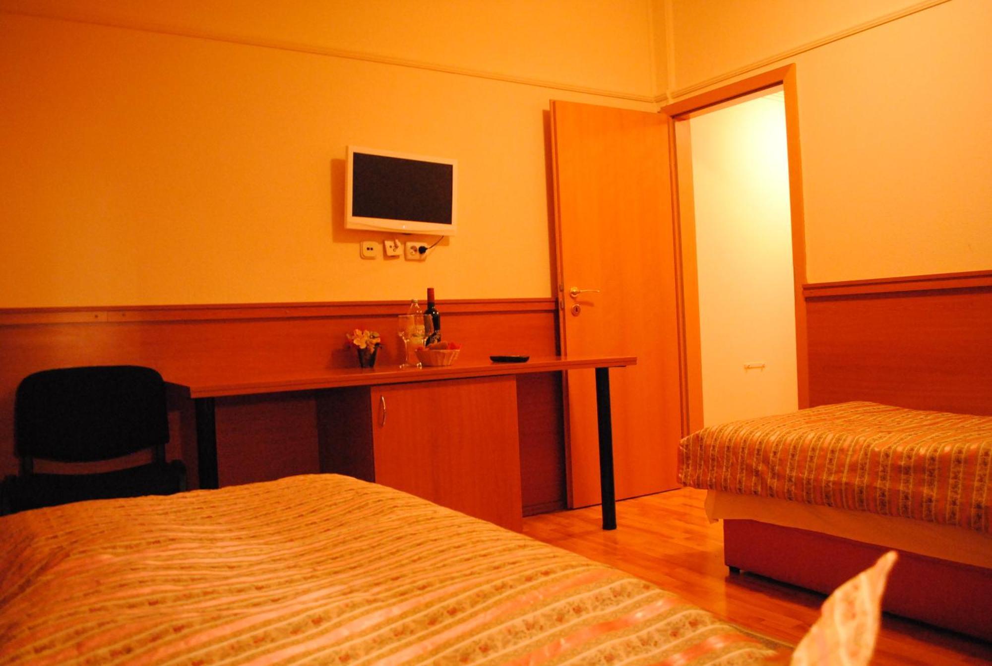 Motel Kiwi Grude Room photo